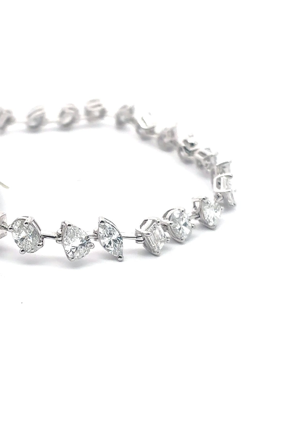 Mosaique multi-shape diamond tennis bracelet