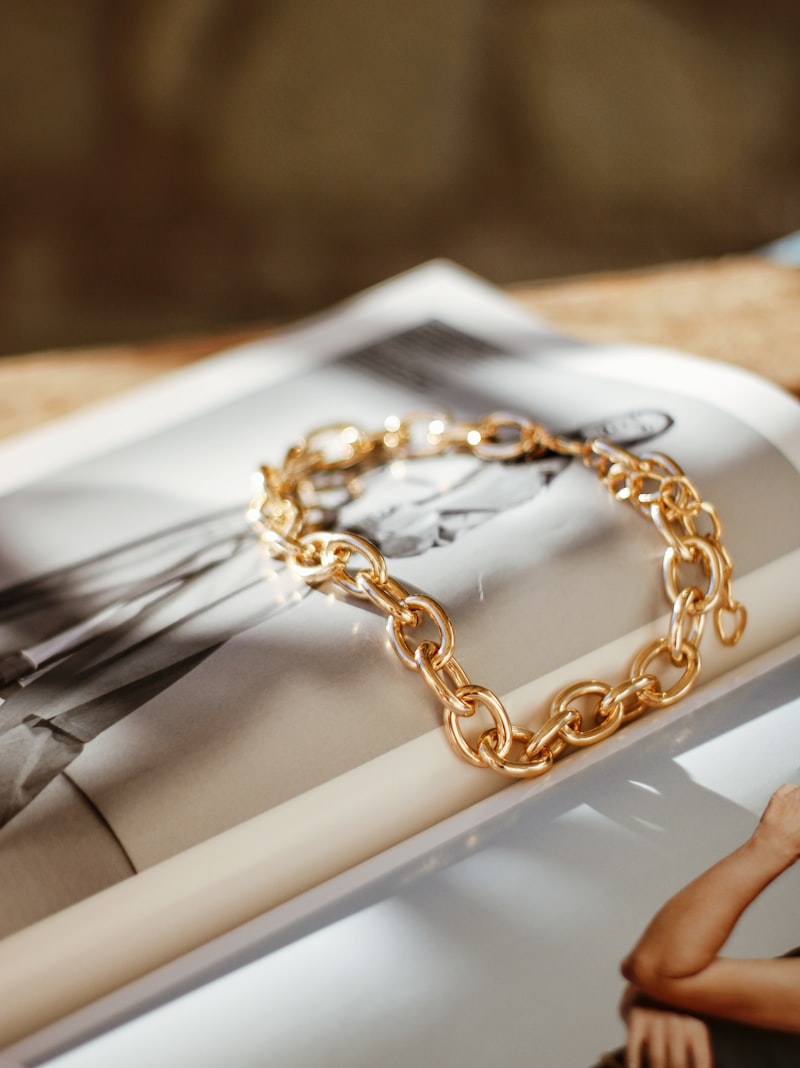 18K Gold Diamond Bangle - Atelier Diamante
