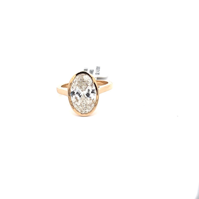 The Anouk oval bezel solitaire ring in 14K yellow gold