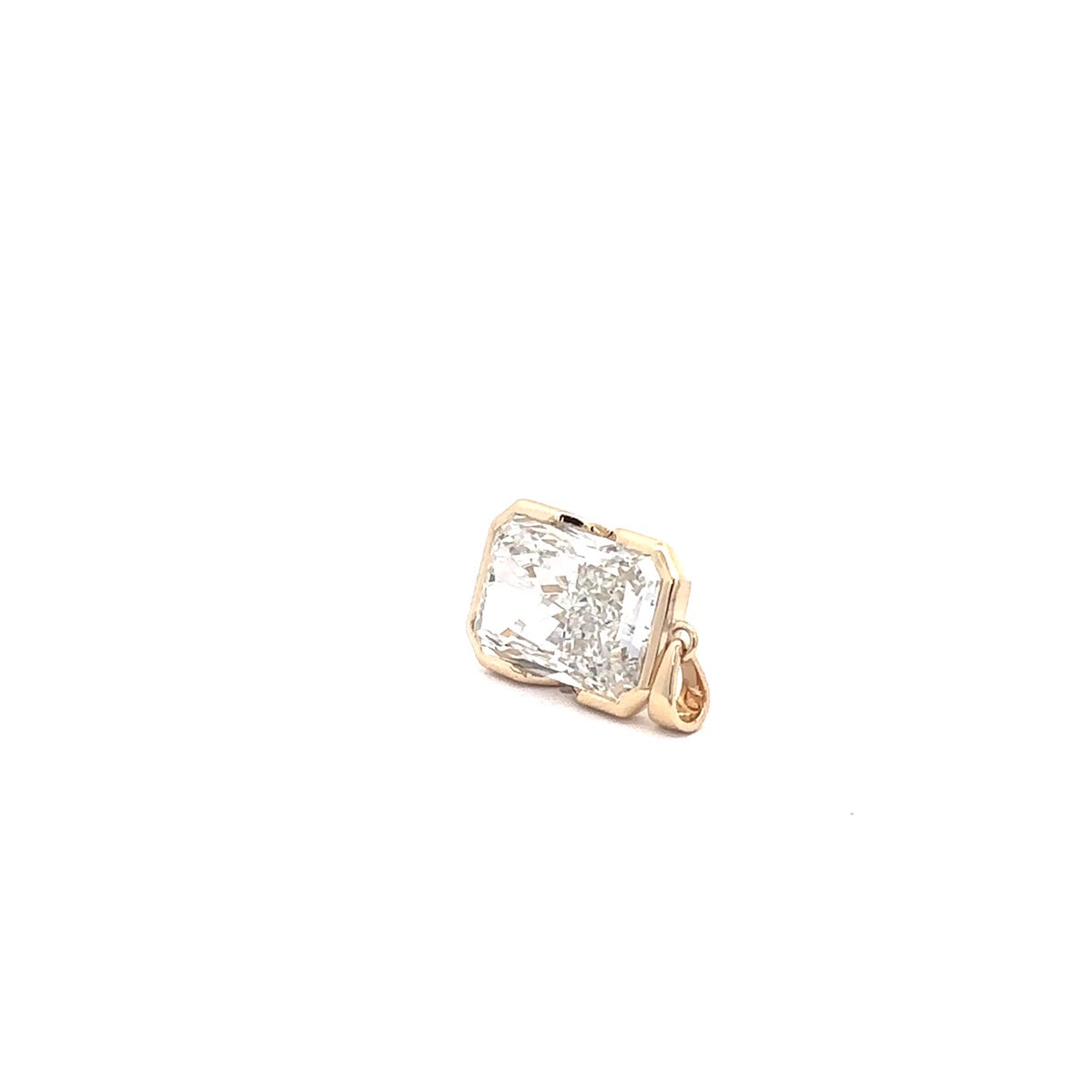 The Noémie Radiant Bezel Pendant