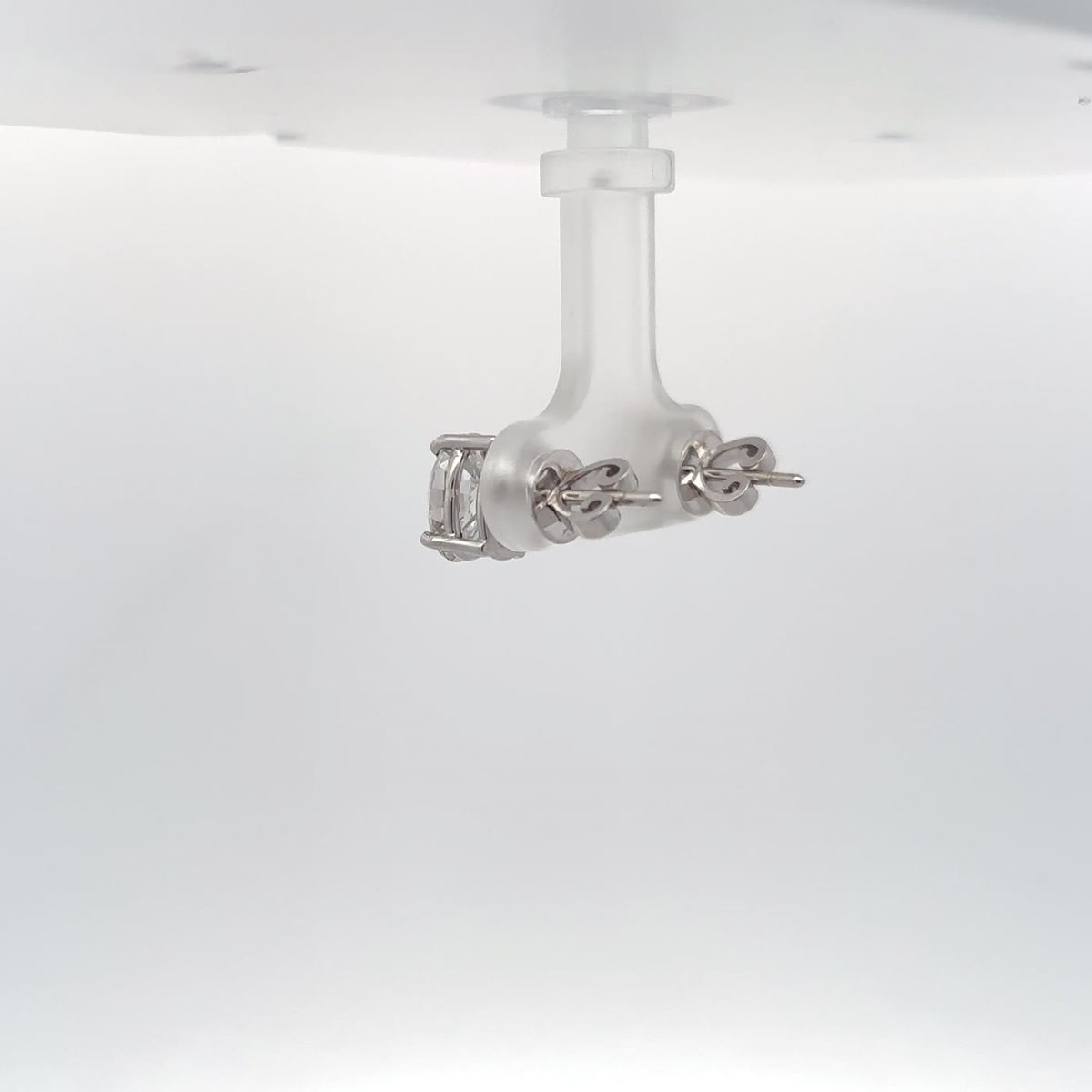 The Hélène Oval Diamond Studs